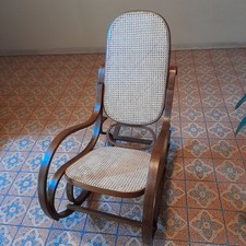 Sedia a dondolo con paglia di